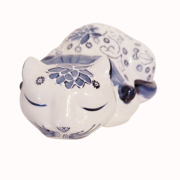 Vintage Chinese Porcelain Blue & White Floral Sleeping Cat Figurine 10-Inches - Picture 4 of 5